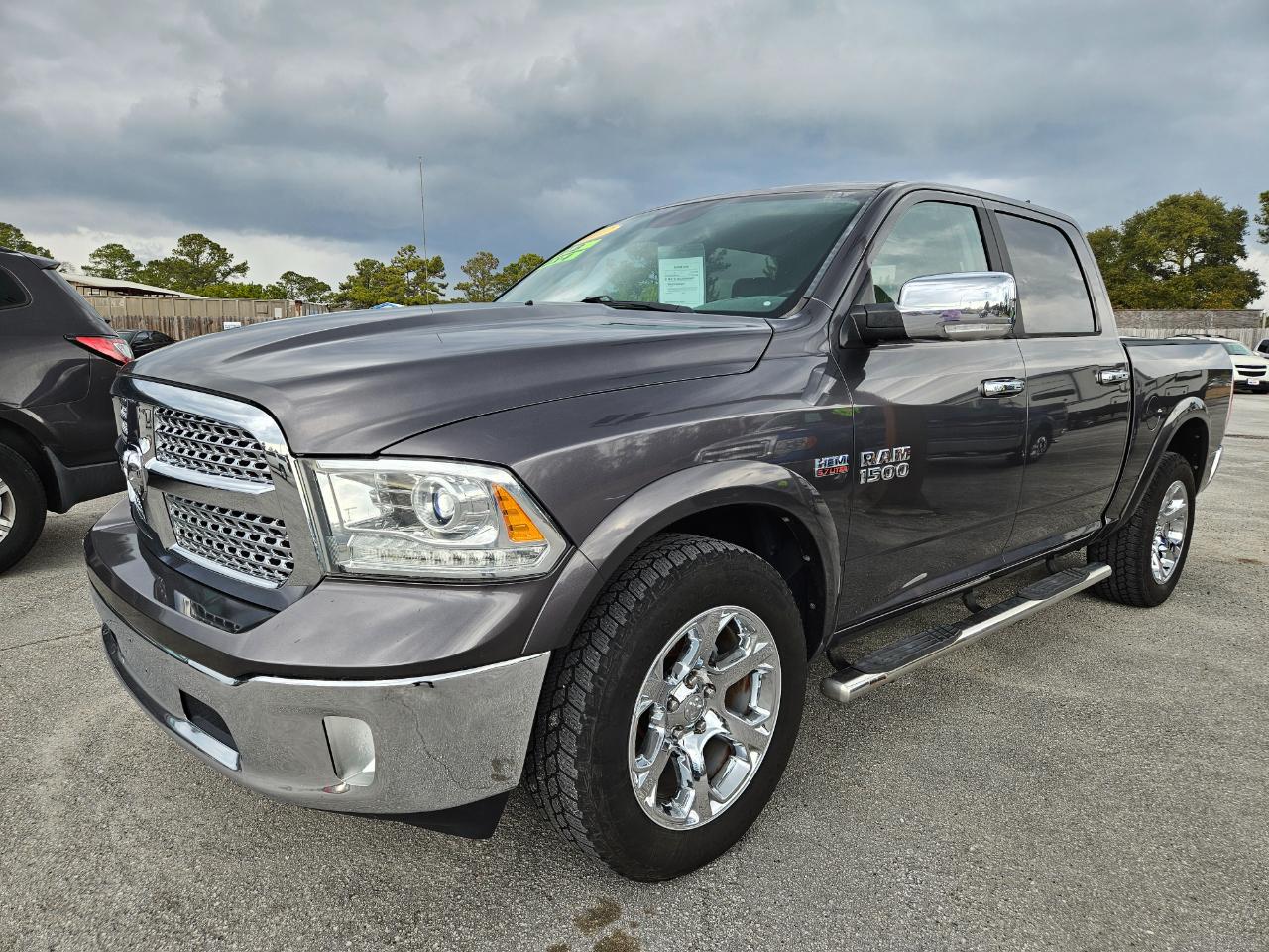 RAM 1500 Laramie 4x4 Crew Cab 5'7" Box 2017