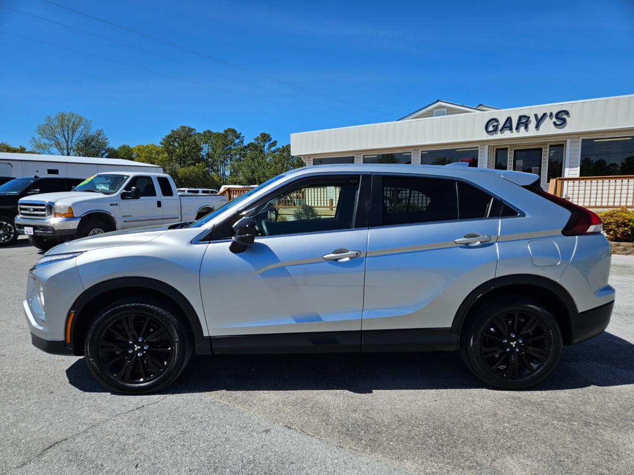 View vehicle photo 3