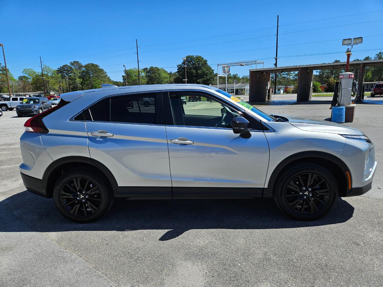 View vehicle photo 7