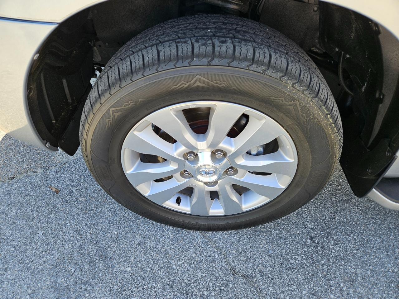 Toyota Sequoia Platinum 4D SUV 4WD 2016