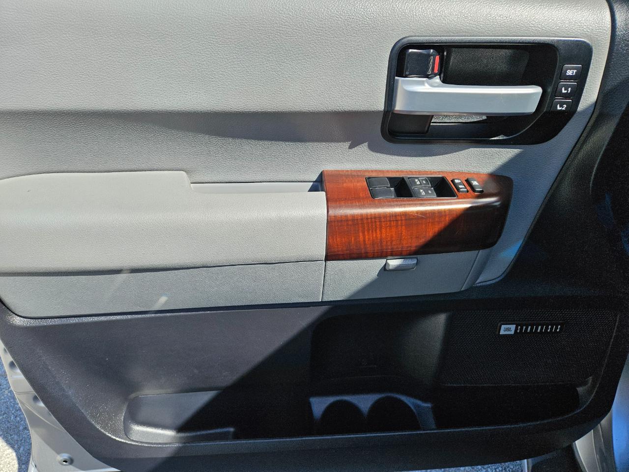 Toyota Sequoia Platinum 4D SUV 4WD 2016