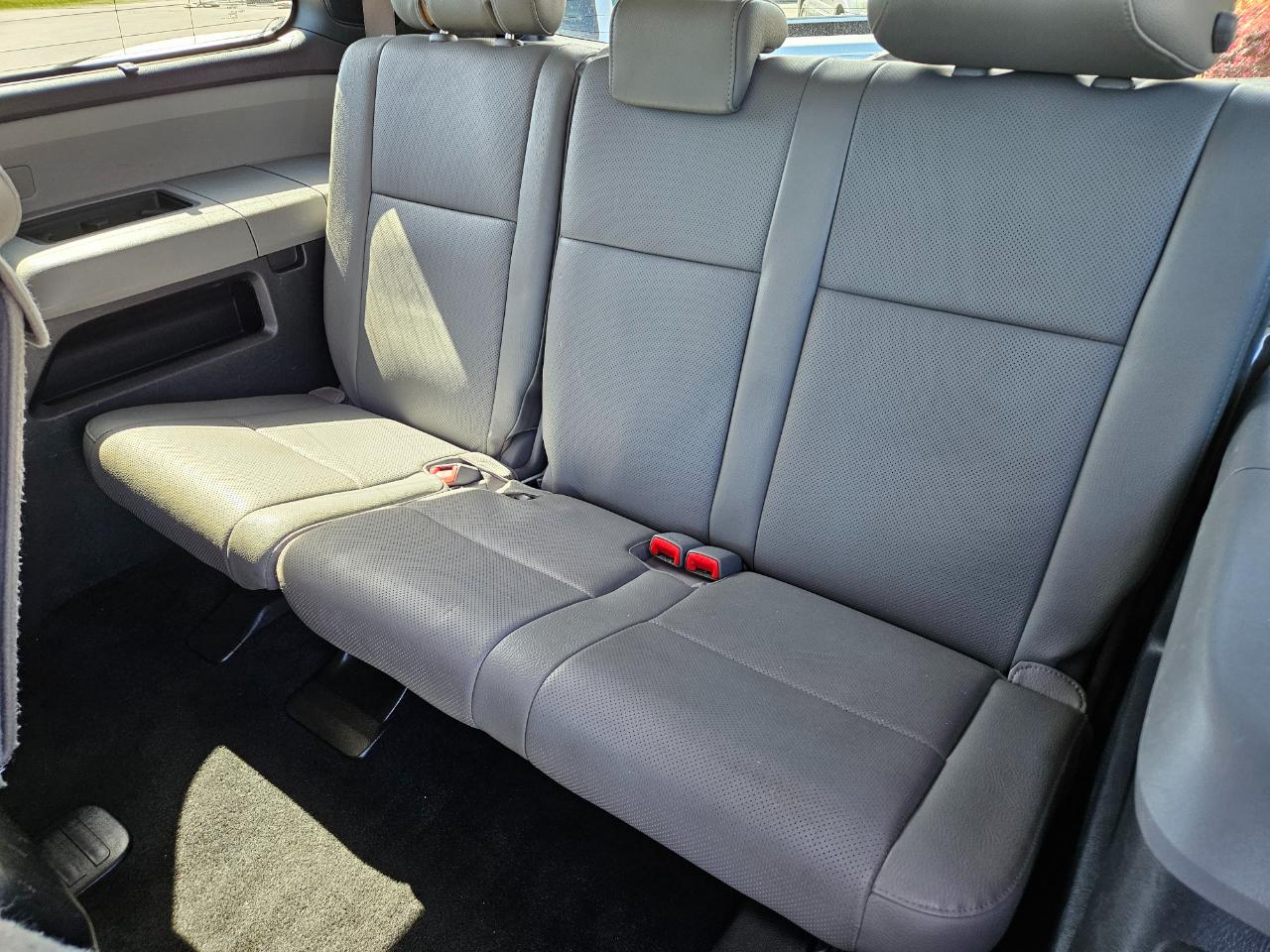 Toyota Sequoia Platinum 4D SUV 4WD 2016