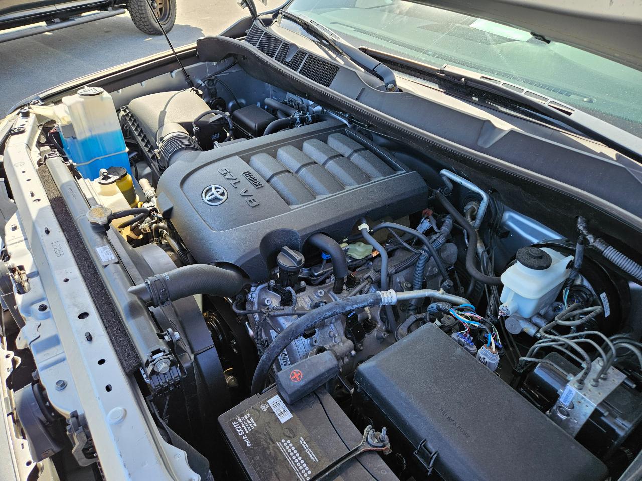 Toyota Sequoia Platinum 4D SUV 4WD 2016