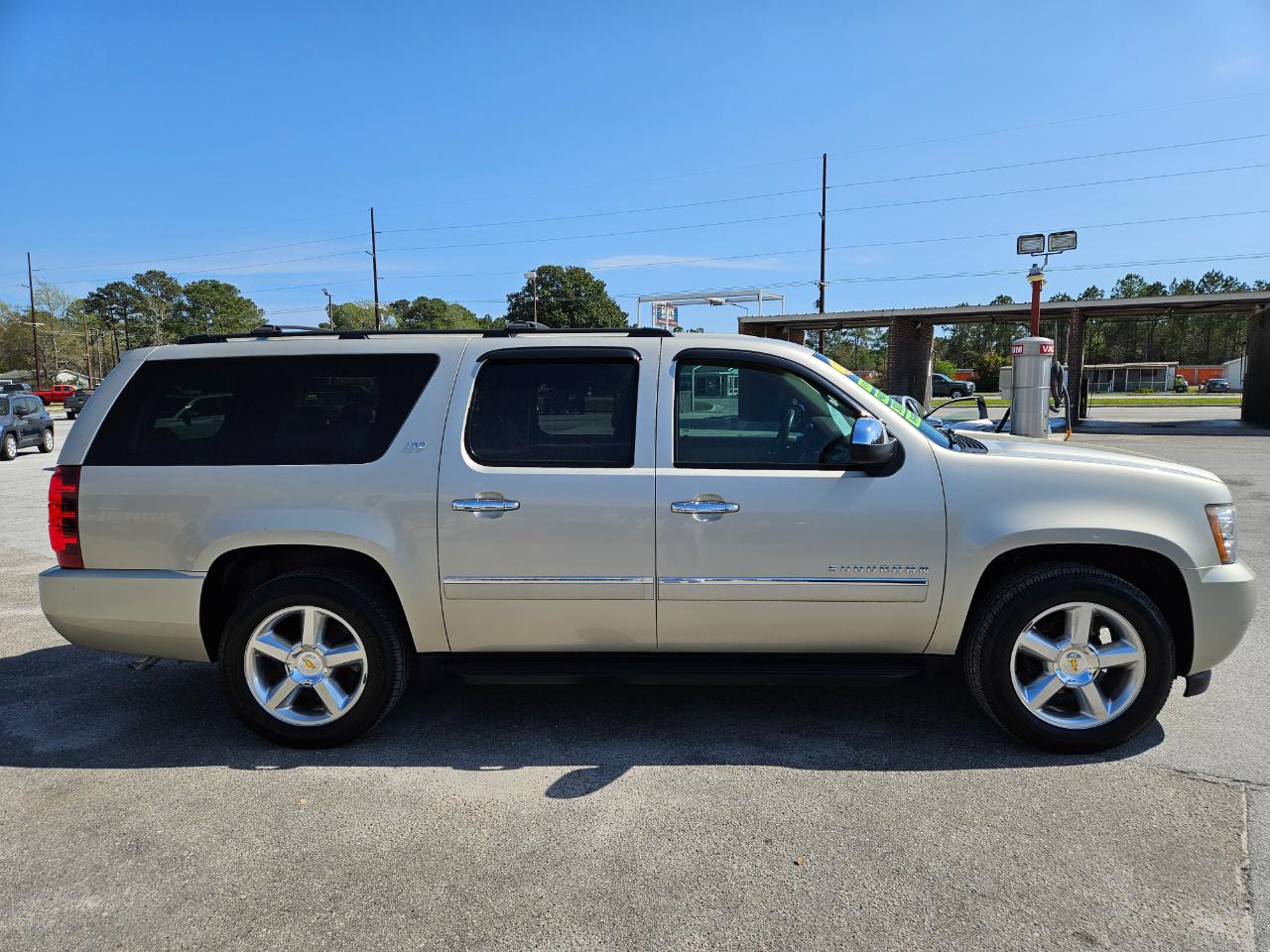 Chevrolet Suburban 4WD 4dr 1500 LTZ 2013