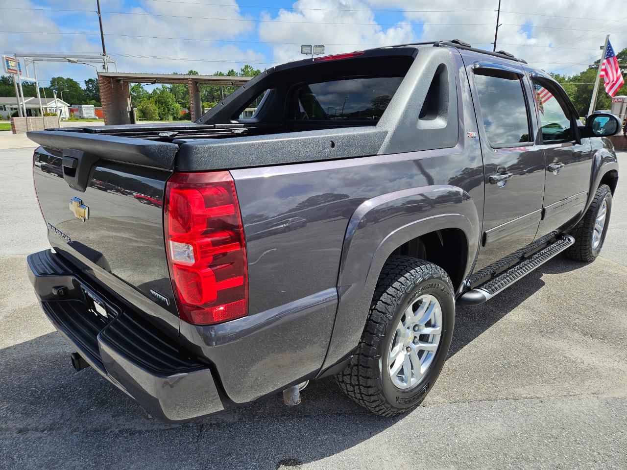 Chevrolet Avalanche LT 4D SUV 4WD 2011