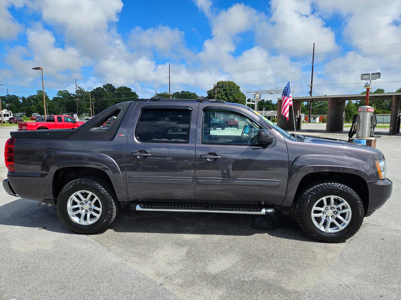 Chevrolet Avalanche LT 4D SUV 4WD 2011