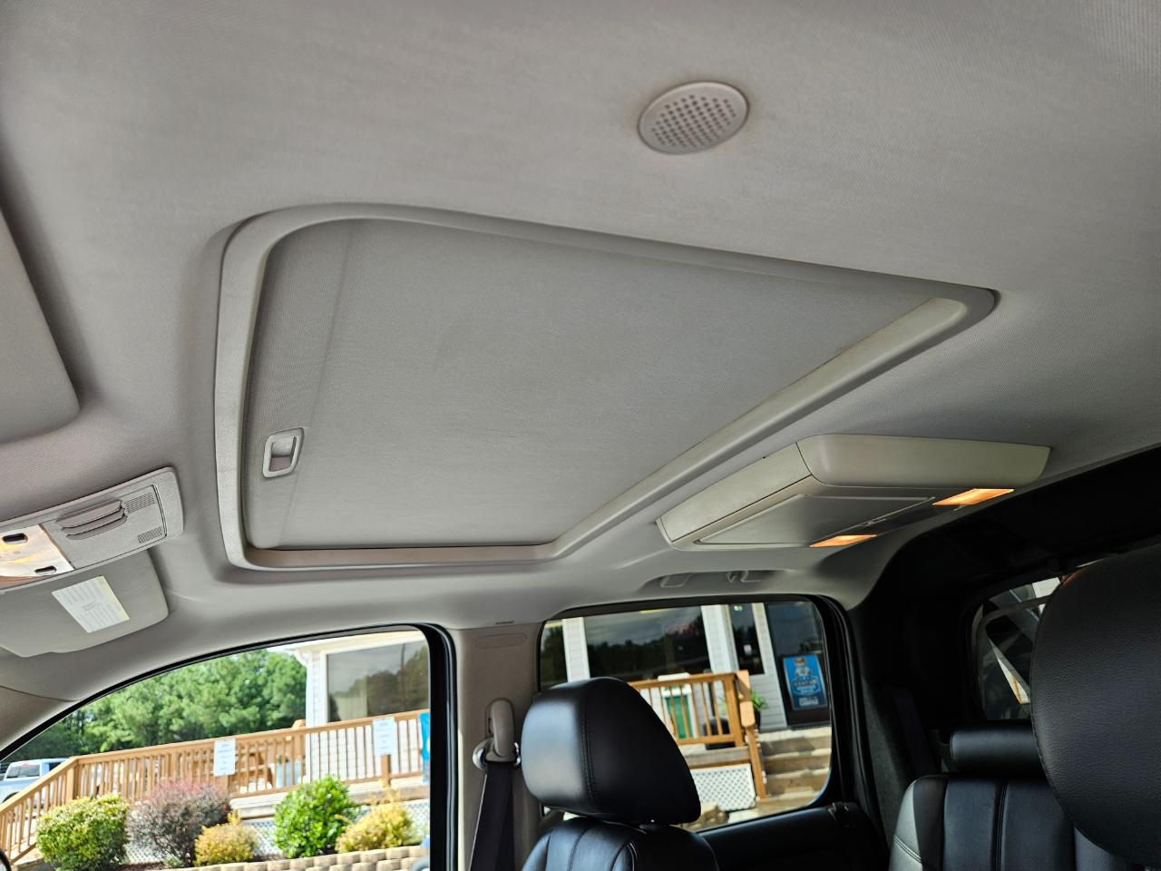 Chevrolet Avalanche LT 4D SUV 4WD 2011