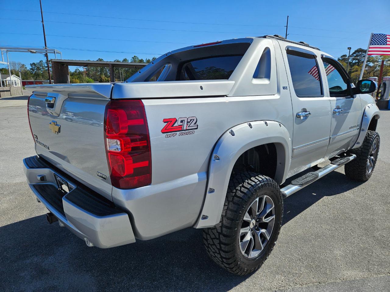 Chevrolet Avalanche 4WD Crew Cab LTZ 2011