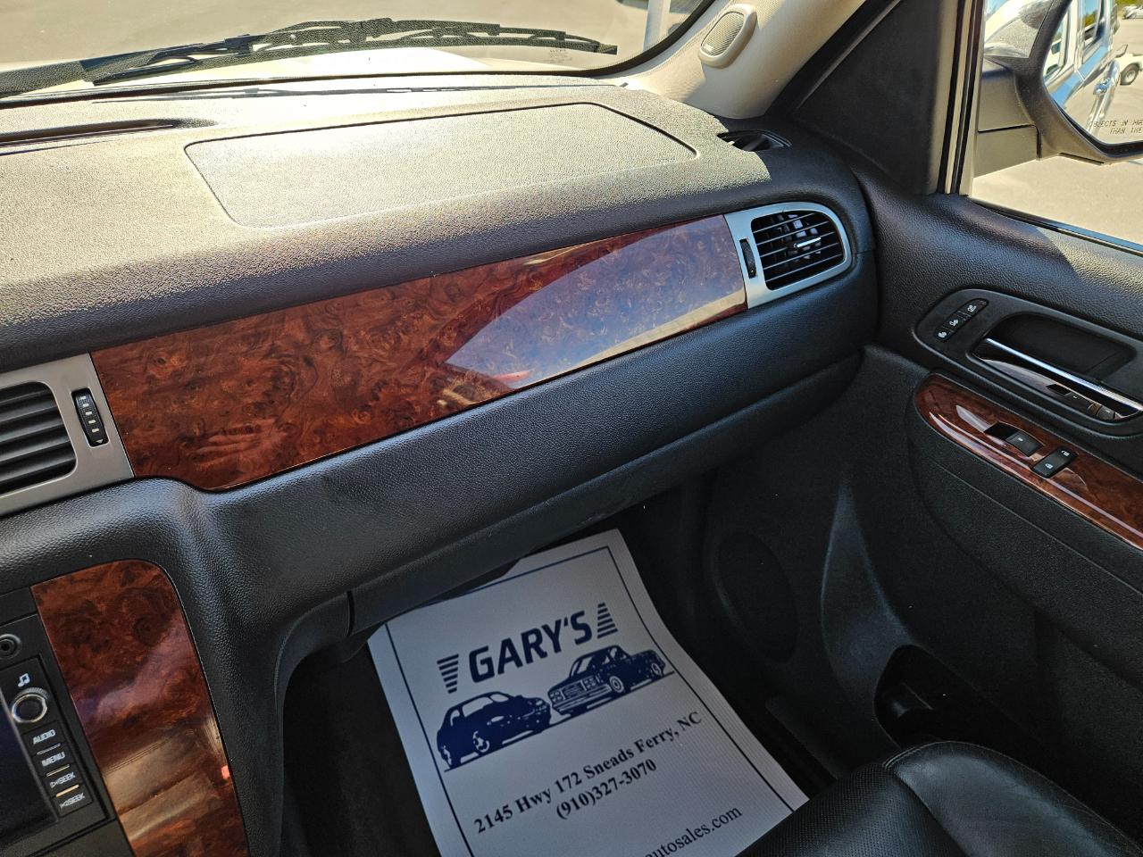 Chevrolet Avalanche 4WD Crew Cab LTZ 2011