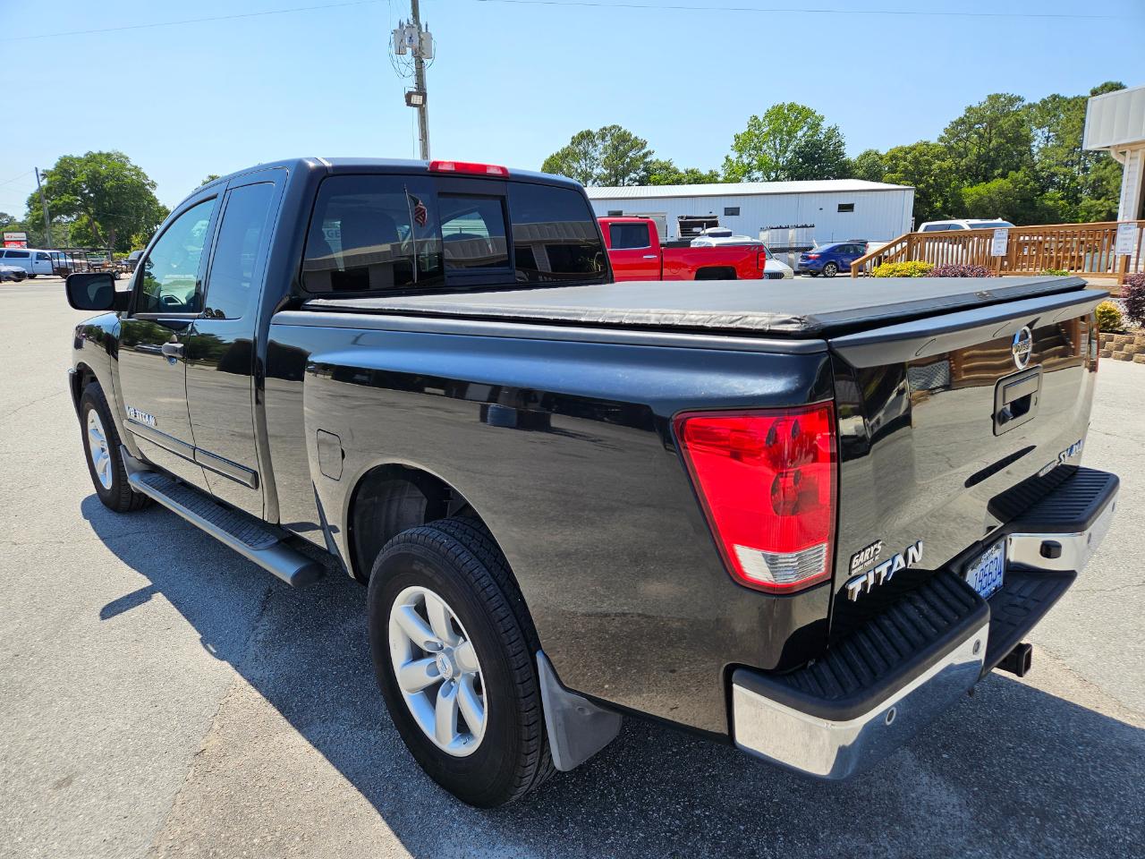 Nissan Titan 4WD King Cab SWB SV 2014