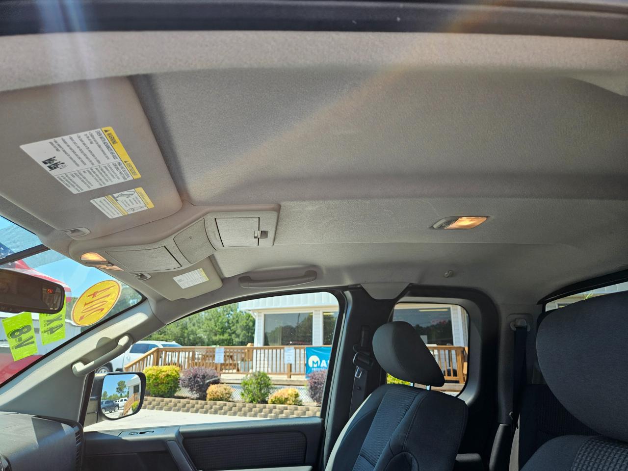 Nissan Titan 4WD King Cab SWB SV 2014
