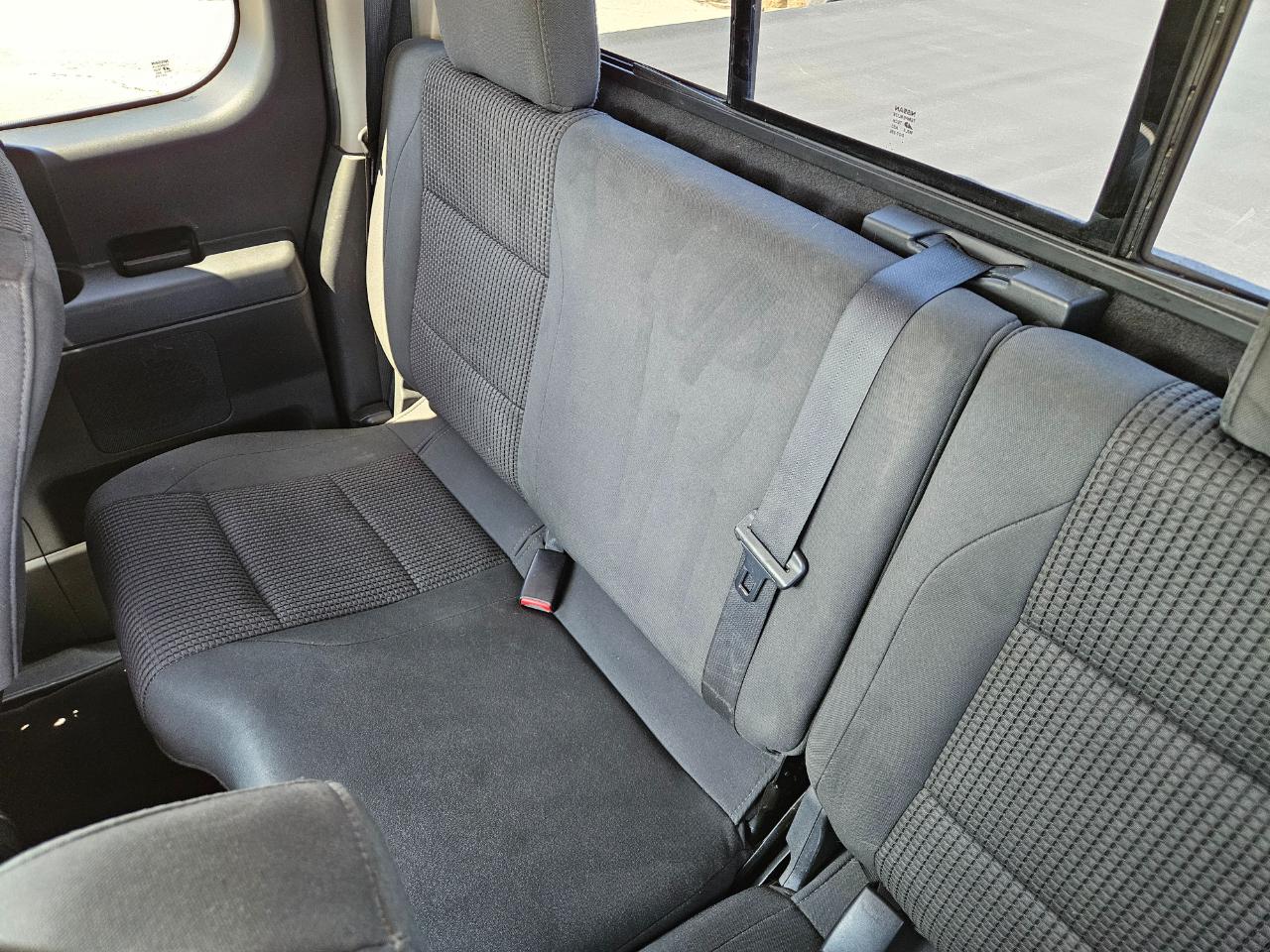 Nissan Titan 4WD King Cab SWB SV 2014