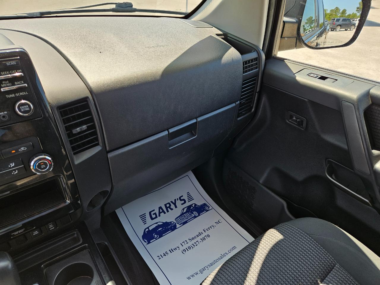 Nissan Titan 4WD King Cab SWB SV 2014