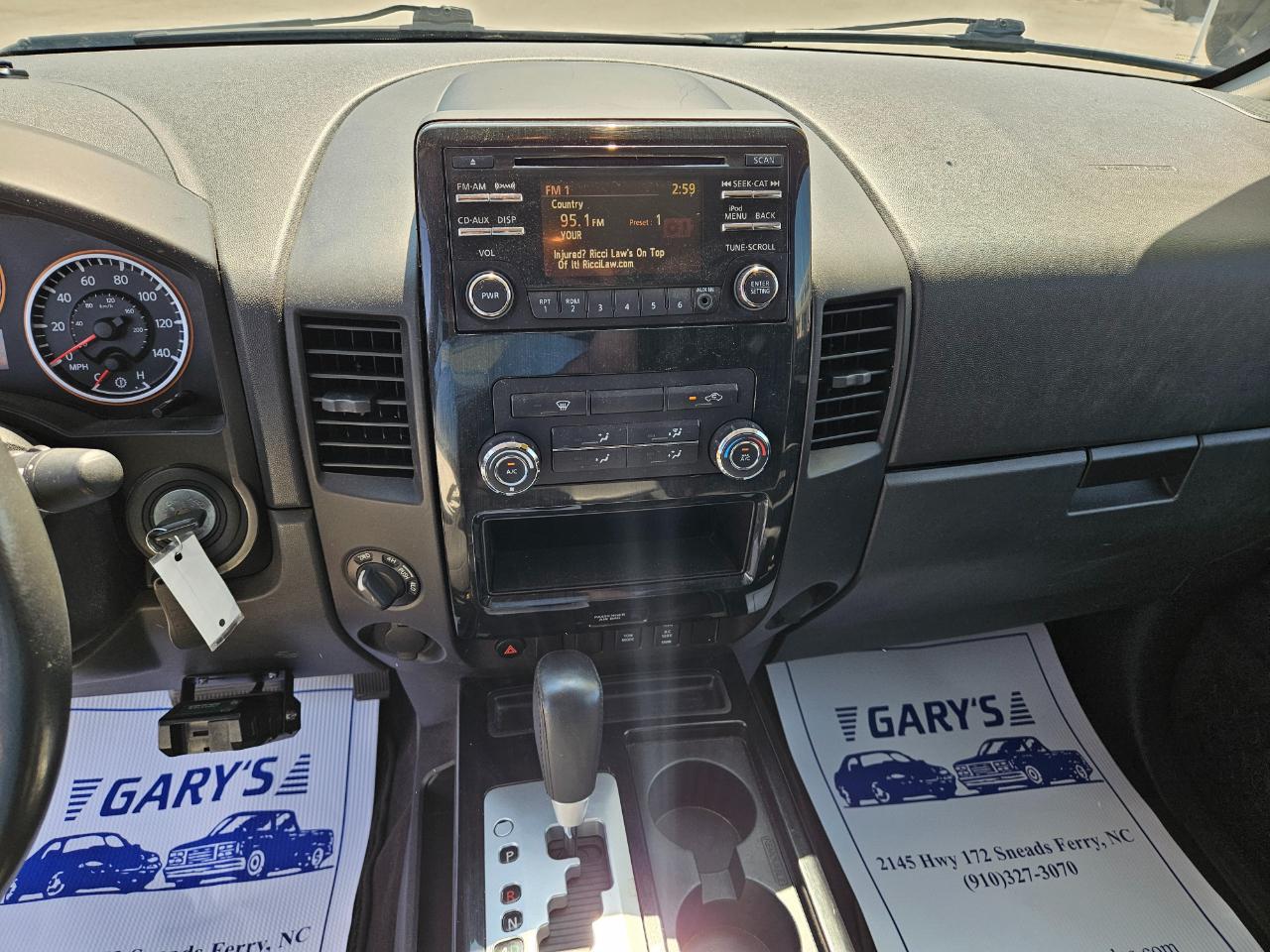 Nissan Titan 4WD King Cab SWB SV 2014