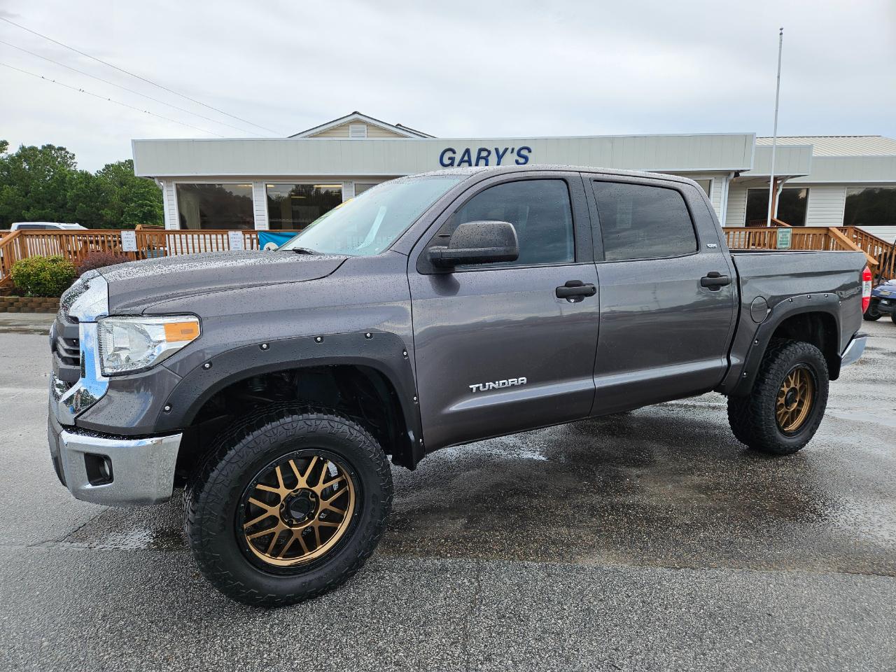 Toyota Tundra 4WD Truck CrewMax 5.7L FFV V8 6-Spd AT SR5 (Natl) 2014