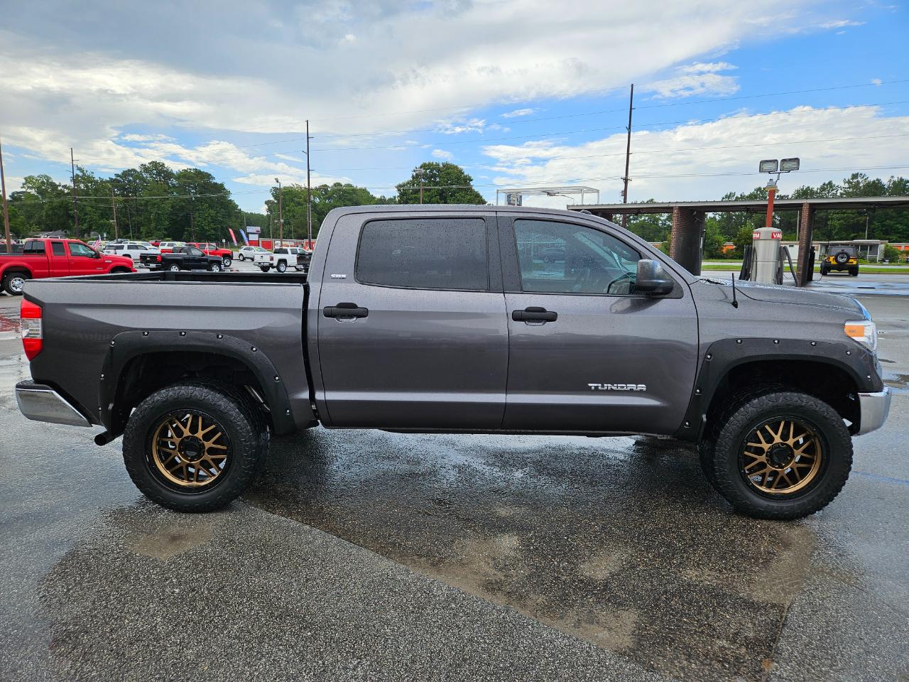 Toyota Tundra 4WD Truck CrewMax 5.7L FFV V8 6-Spd AT SR5 (Natl) 2014