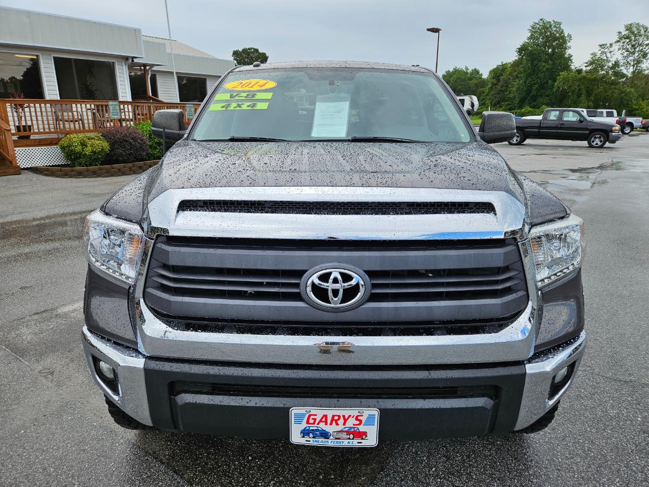 Toyota Tundra 4WD Truck CrewMax 5.7L FFV V8 6-Spd AT SR5 (Natl) 2014