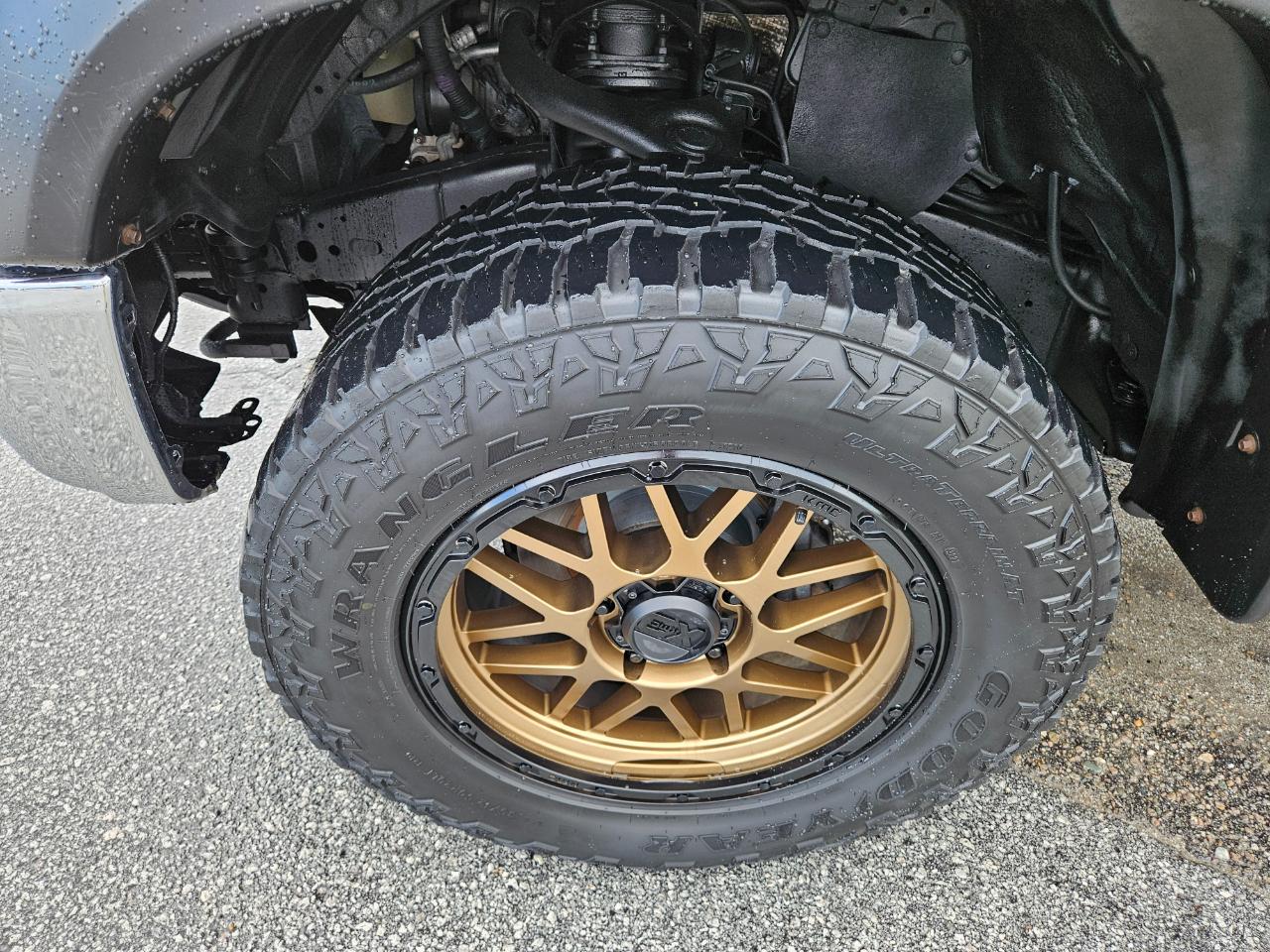 Toyota Tundra 4WD Truck CrewMax 5.7L FFV V8 6-Spd AT SR5 (Natl) 2014