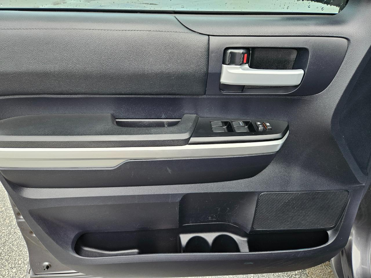 Toyota Tundra 4WD Truck CrewMax 5.7L FFV V8 6-Spd AT SR5 (Natl) 2014