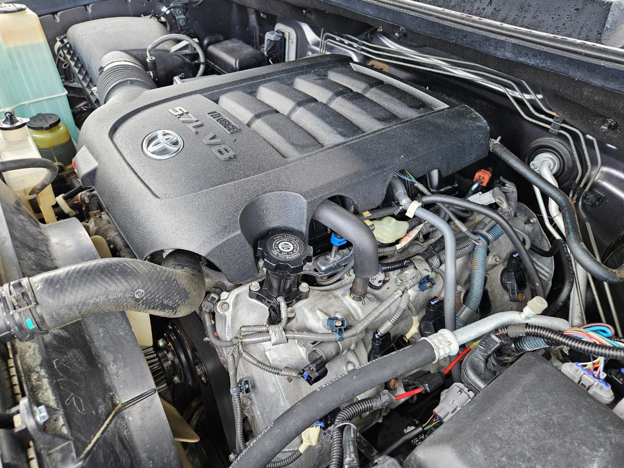 Toyota Tundra 4WD Truck CrewMax 5.7L FFV V8 6-Spd AT SR5 (Natl) 2014