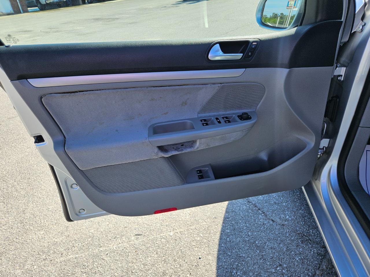 Volkswagen Rabbit 4dr HB Auto S 2008