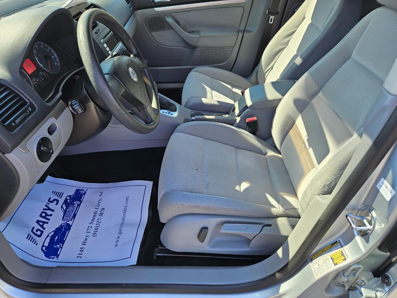 Volkswagen Rabbit 4dr HB Auto S 2008