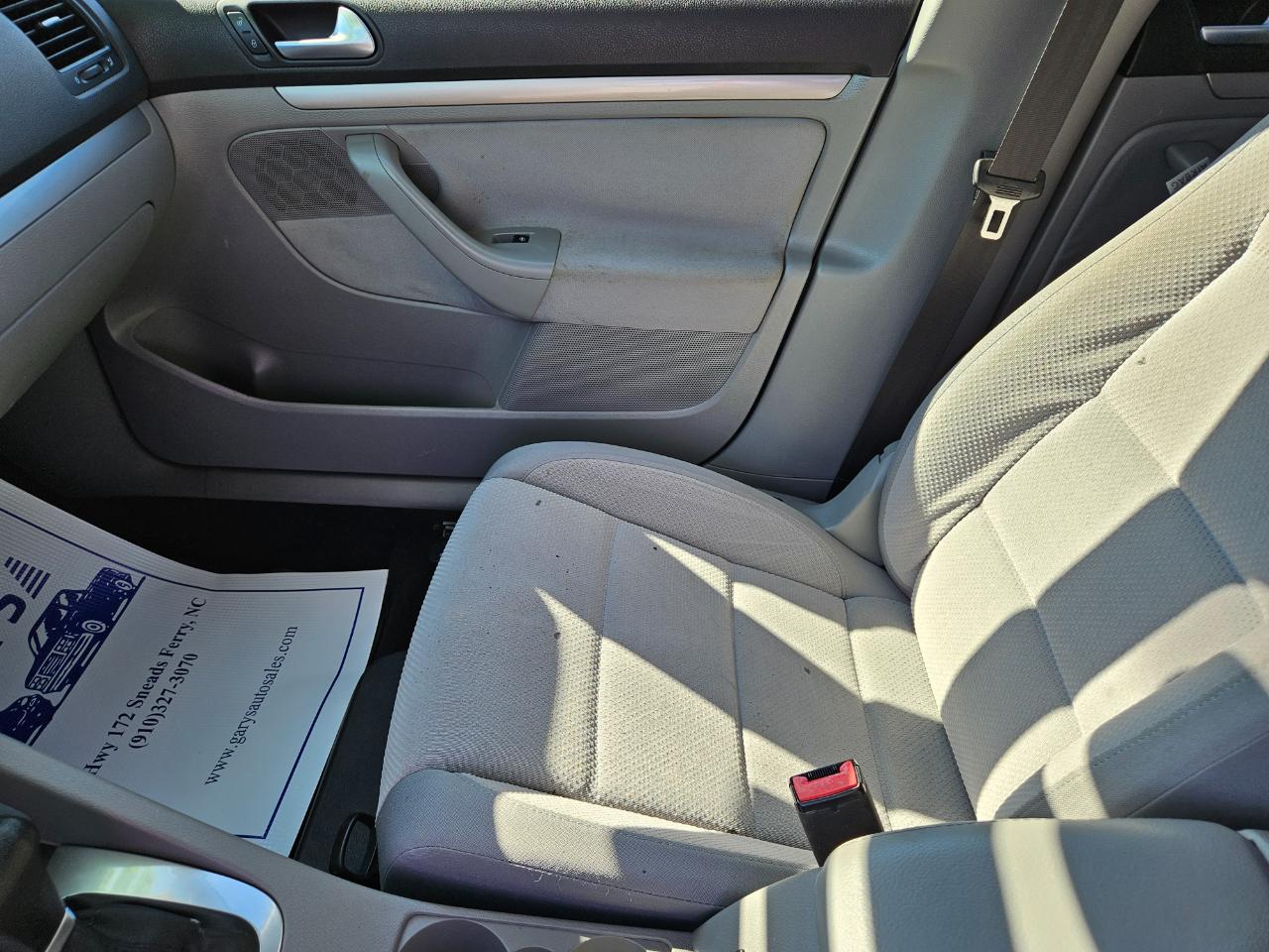 Volkswagen Rabbit 4dr HB Auto S 2008