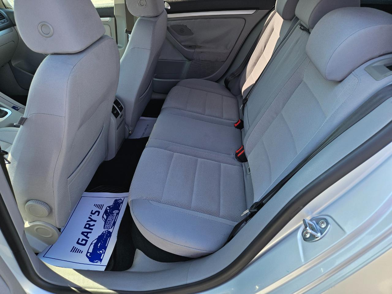 Volkswagen Rabbit 4dr HB Auto S 2008