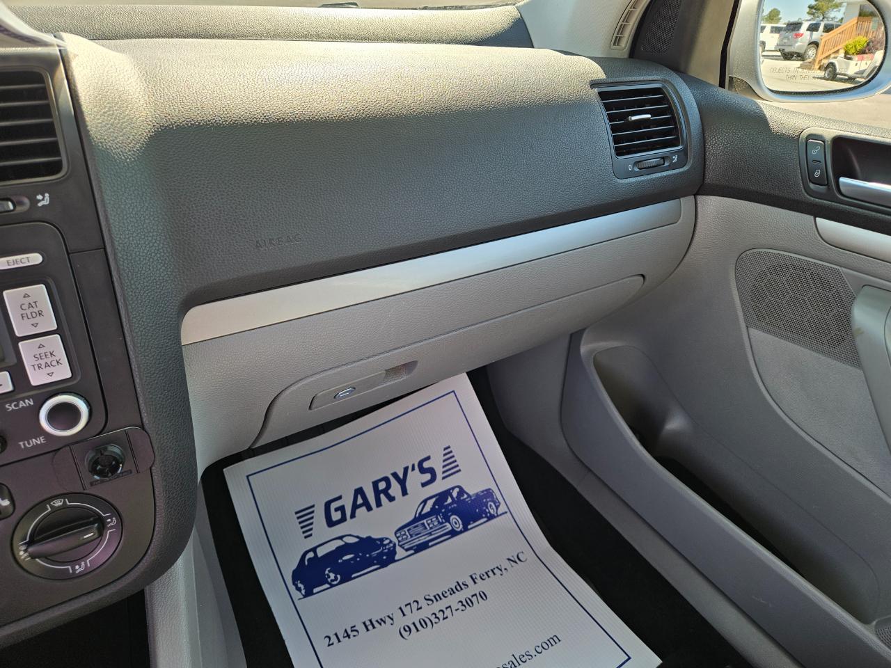 Volkswagen Rabbit 4dr HB Auto S 2008