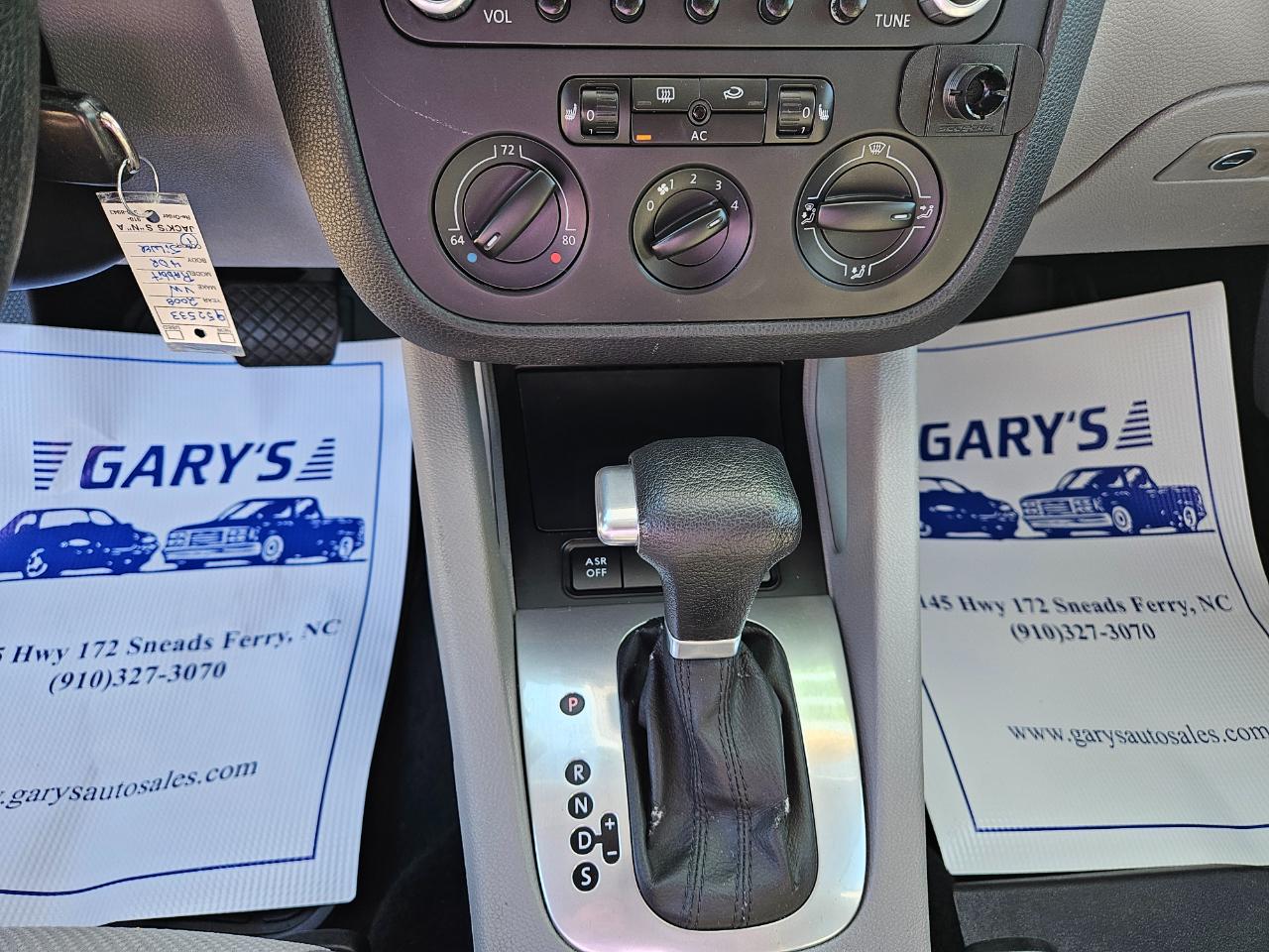 Volkswagen Rabbit 4dr HB Auto S 2008