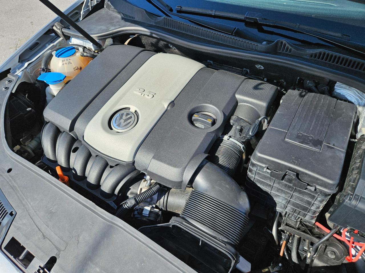 Volkswagen Rabbit 4dr HB Auto S 2008