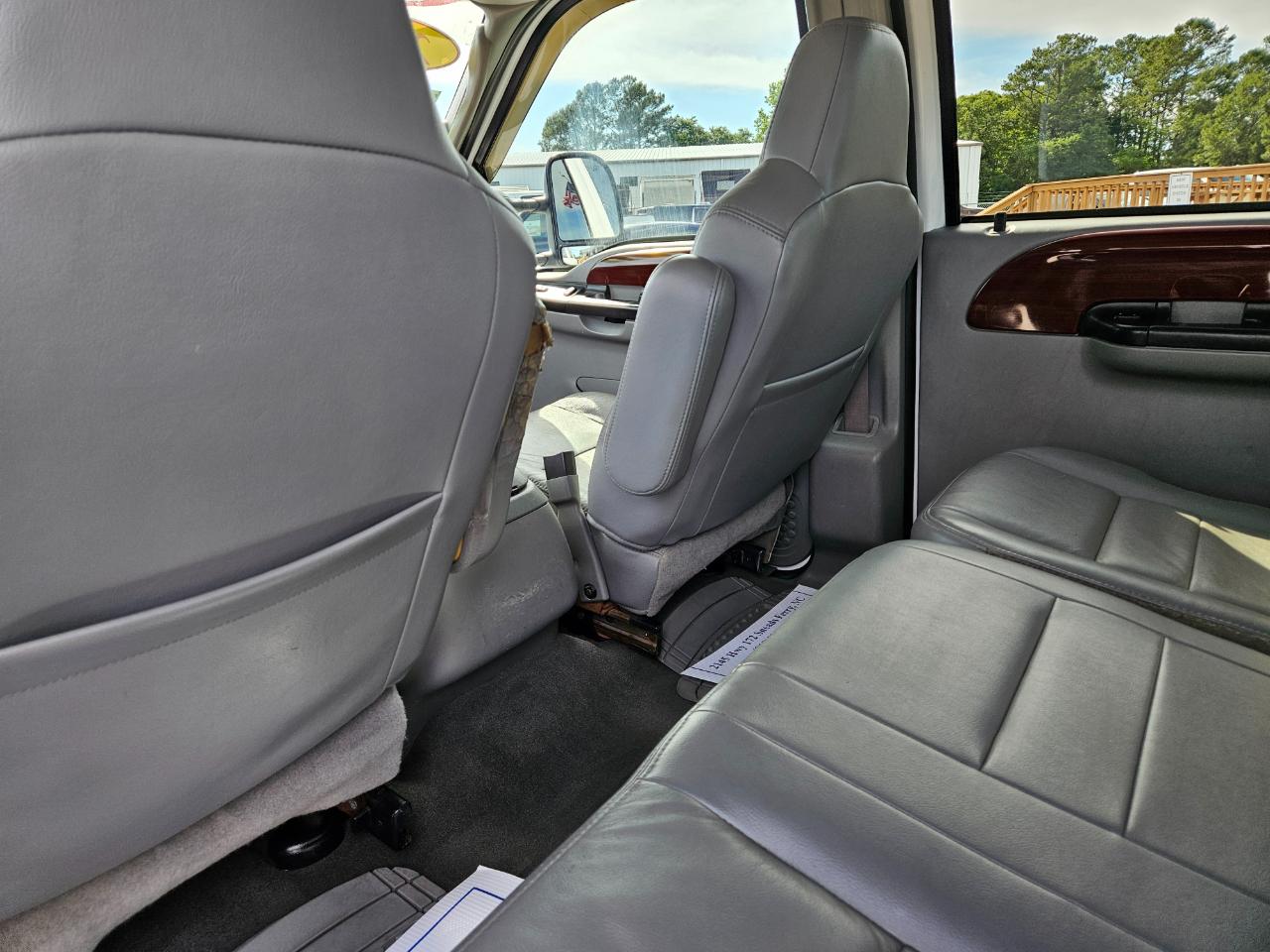 Ford Super Duty F-250 Crew Cab 156" Lariat 4WD 2006