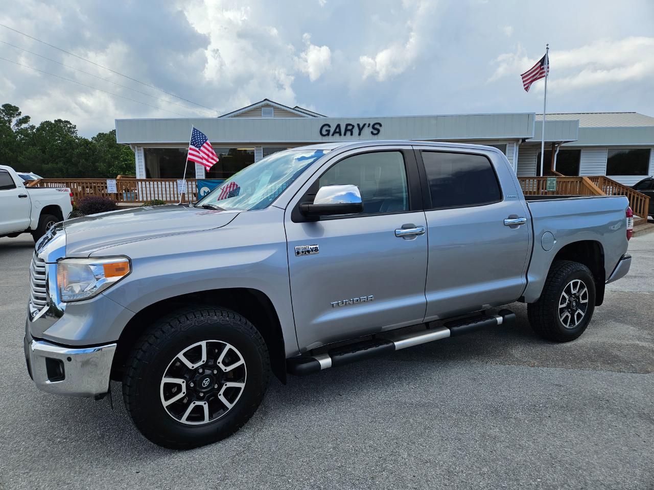 Toyota Tundra 4WD Limited CrewMax 5.5' Bed 5.7L (Natl) 2017