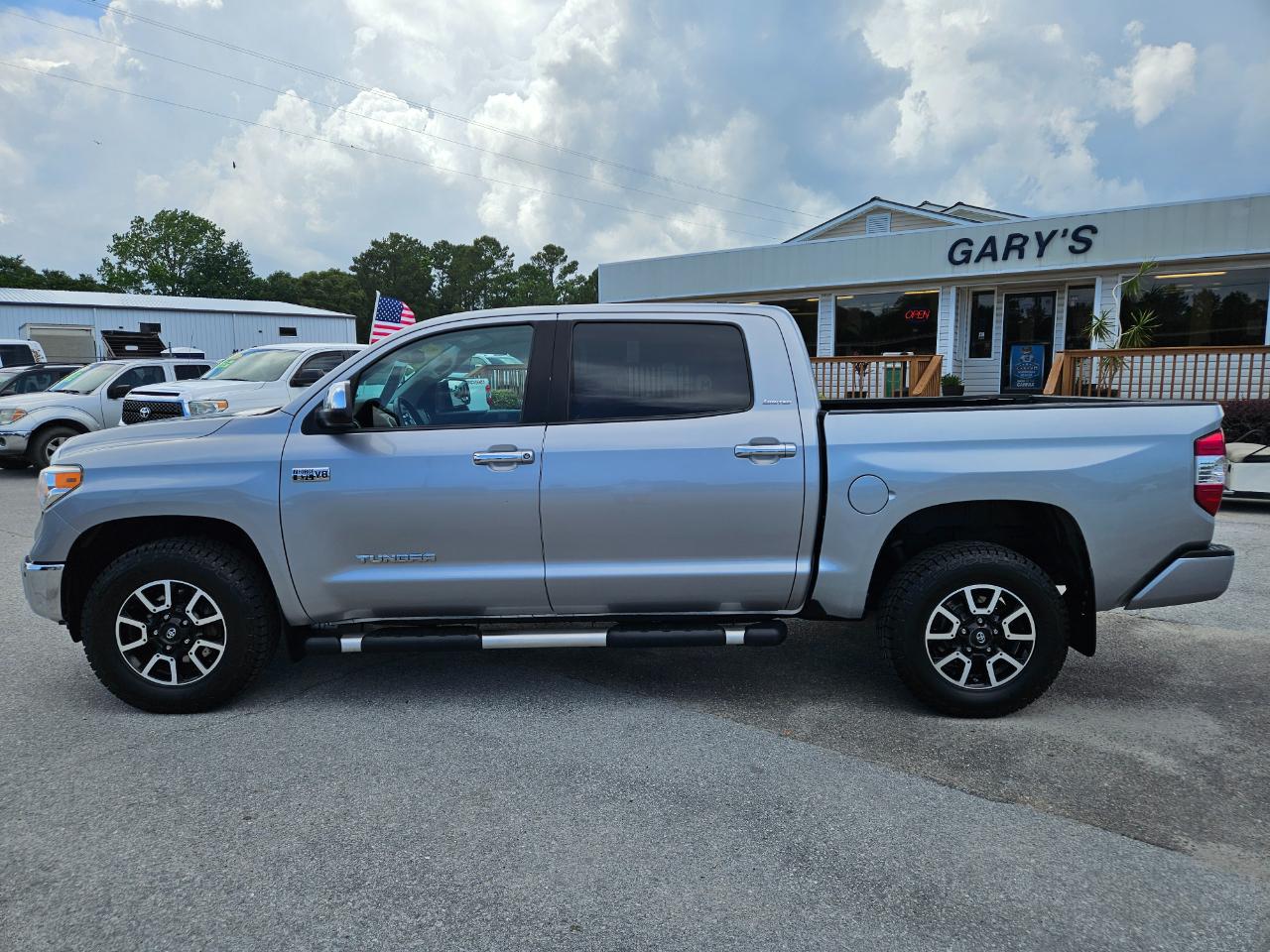Toyota Tundra 4WD Limited CrewMax 5.5' Bed 5.7L (Natl) 2017