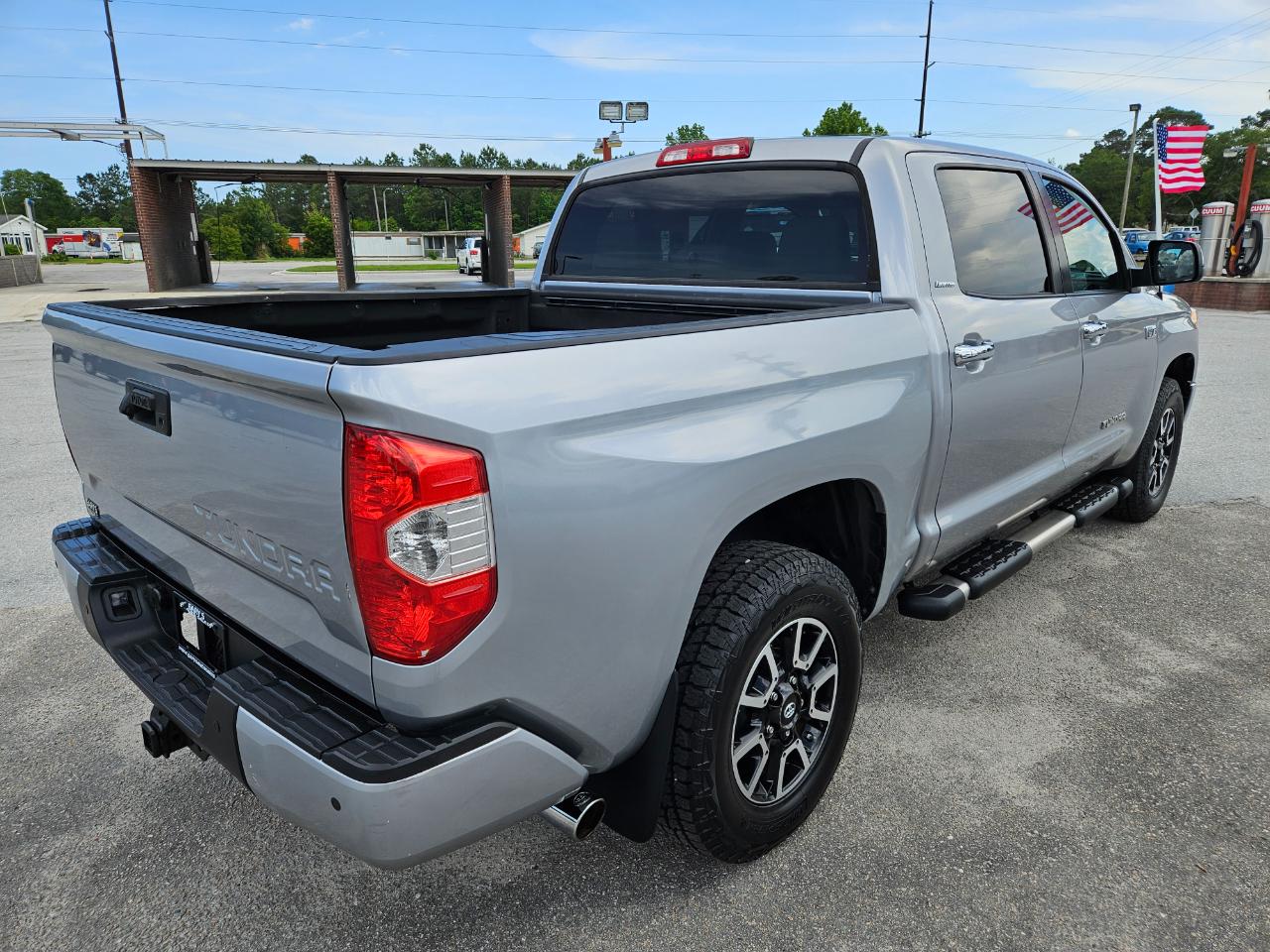 Toyota Tundra 4WD Limited CrewMax 5.5' Bed 5.7L (Natl) 2017