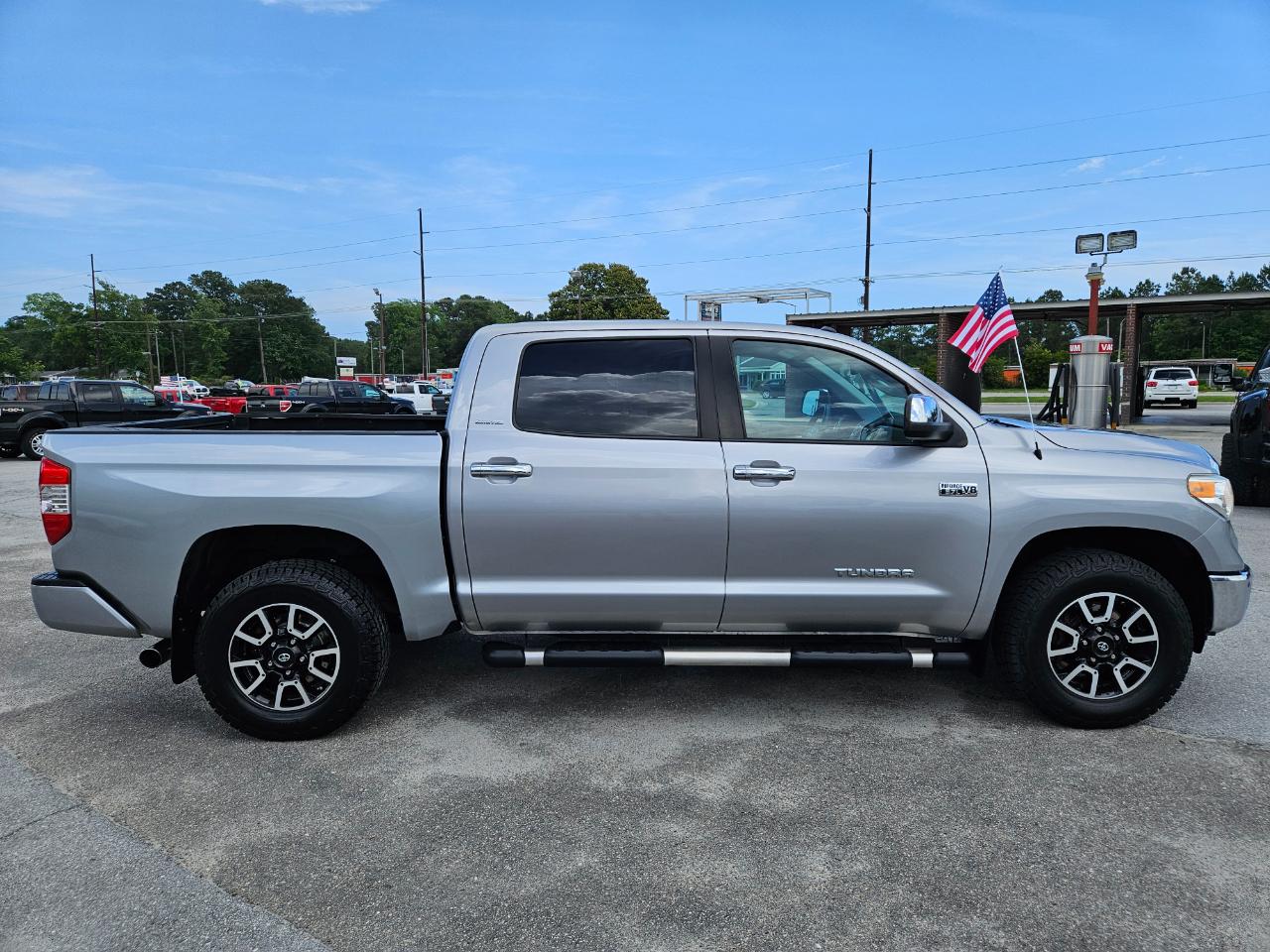 Toyota Tundra 4WD Limited CrewMax 5.5' Bed 5.7L (Natl) 2017