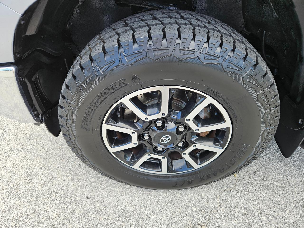 Toyota Tundra 4WD Limited CrewMax 5.5' Bed 5.7L (Natl) 2017