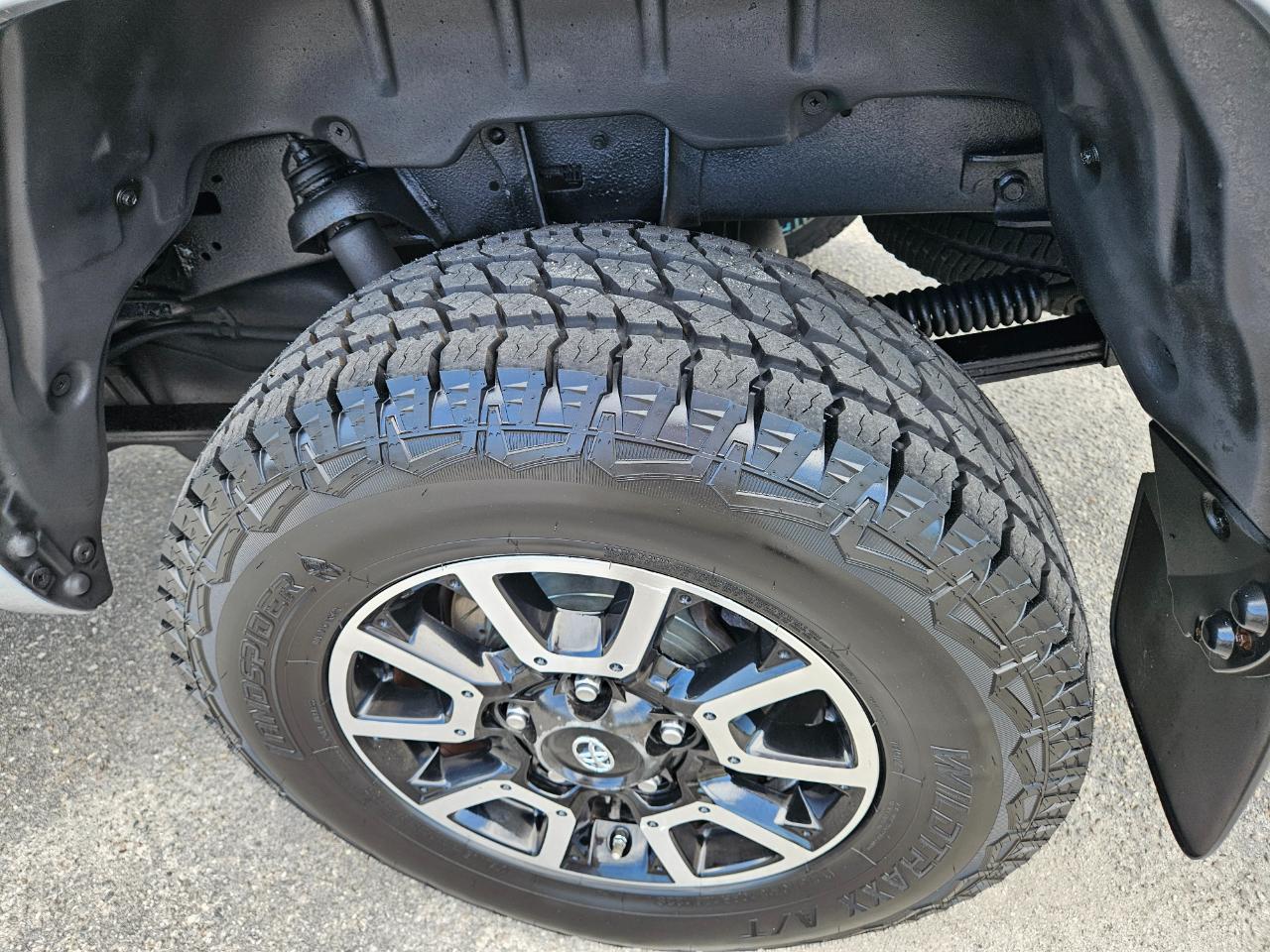 Toyota Tundra 4WD Limited CrewMax 5.5' Bed 5.7L (Natl) 2017