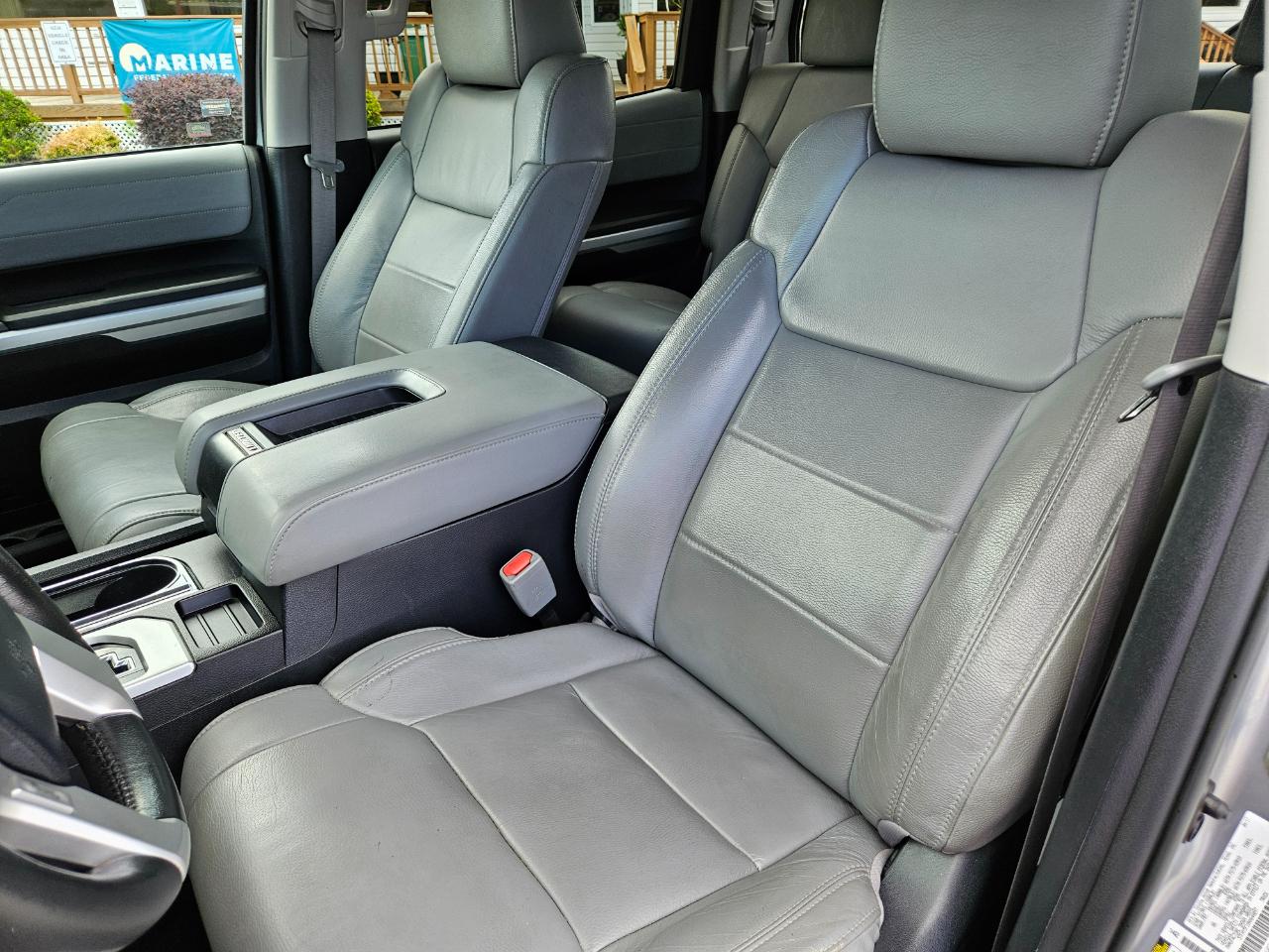 Toyota Tundra 4WD Limited CrewMax 5.5' Bed 5.7L (Natl) 2017