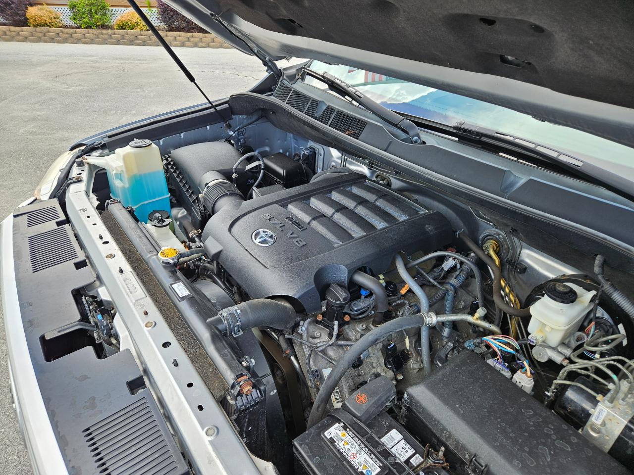 Toyota Tundra 4WD Limited CrewMax 5.5' Bed 5.7L (Natl) 2017