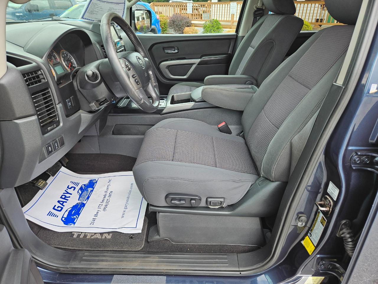 Nissan Titan 4WD Crew Cab SWB SV 2015