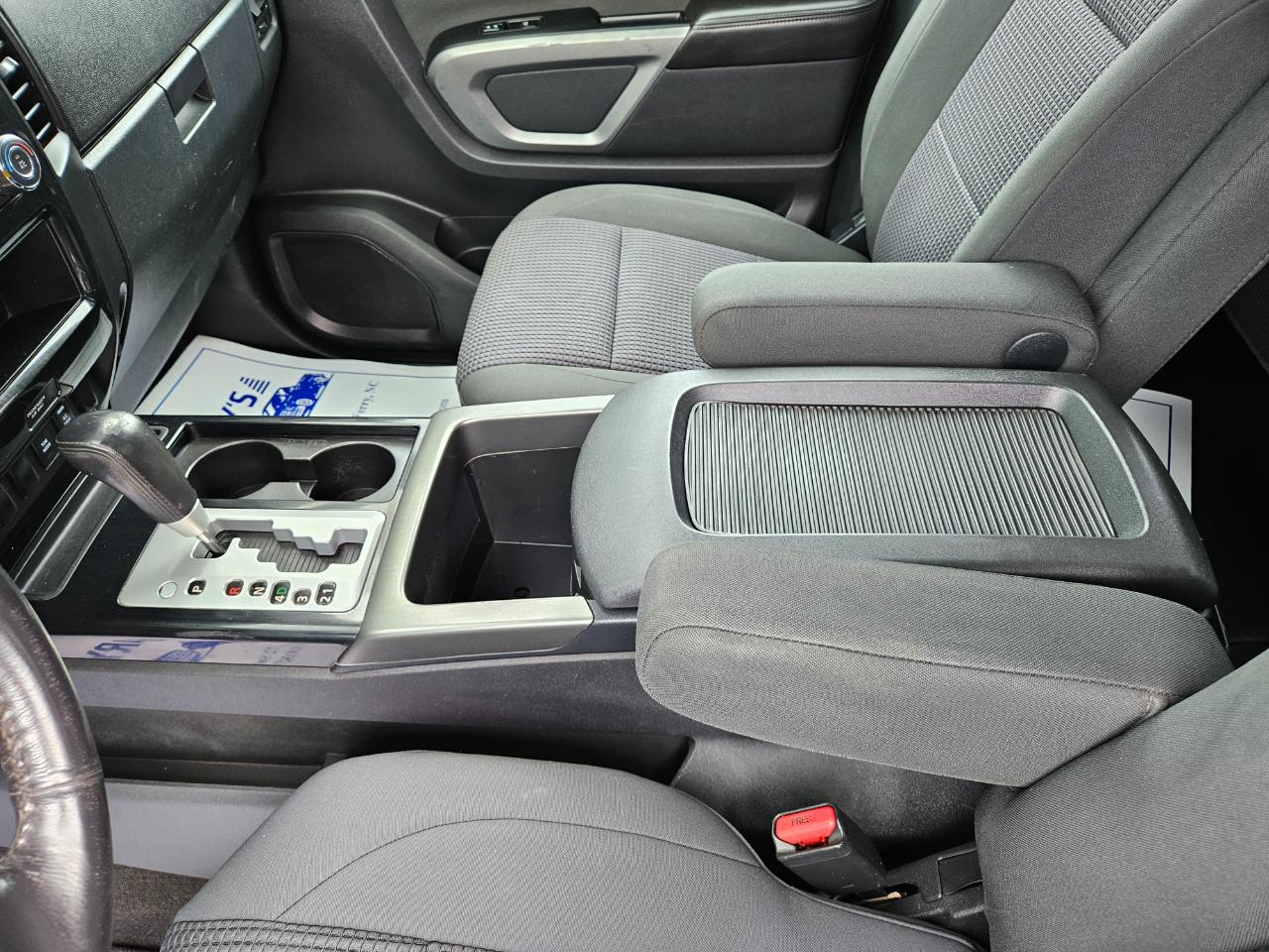 Nissan Titan 4WD Crew Cab SWB SV 2015