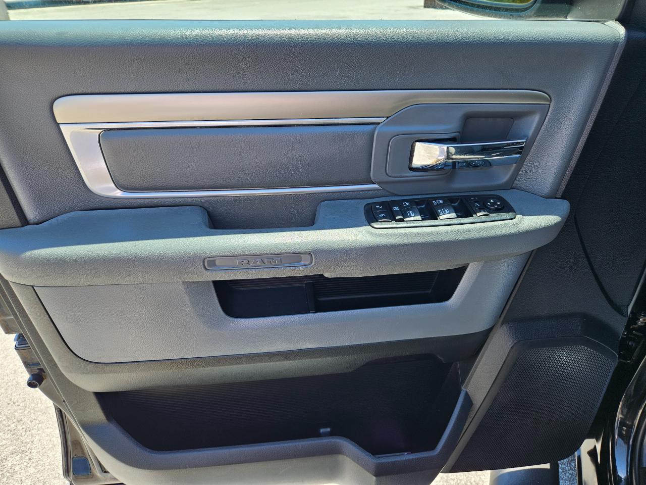RAM 1500 4WD Crew Cab 140.5" Big Horn 2016