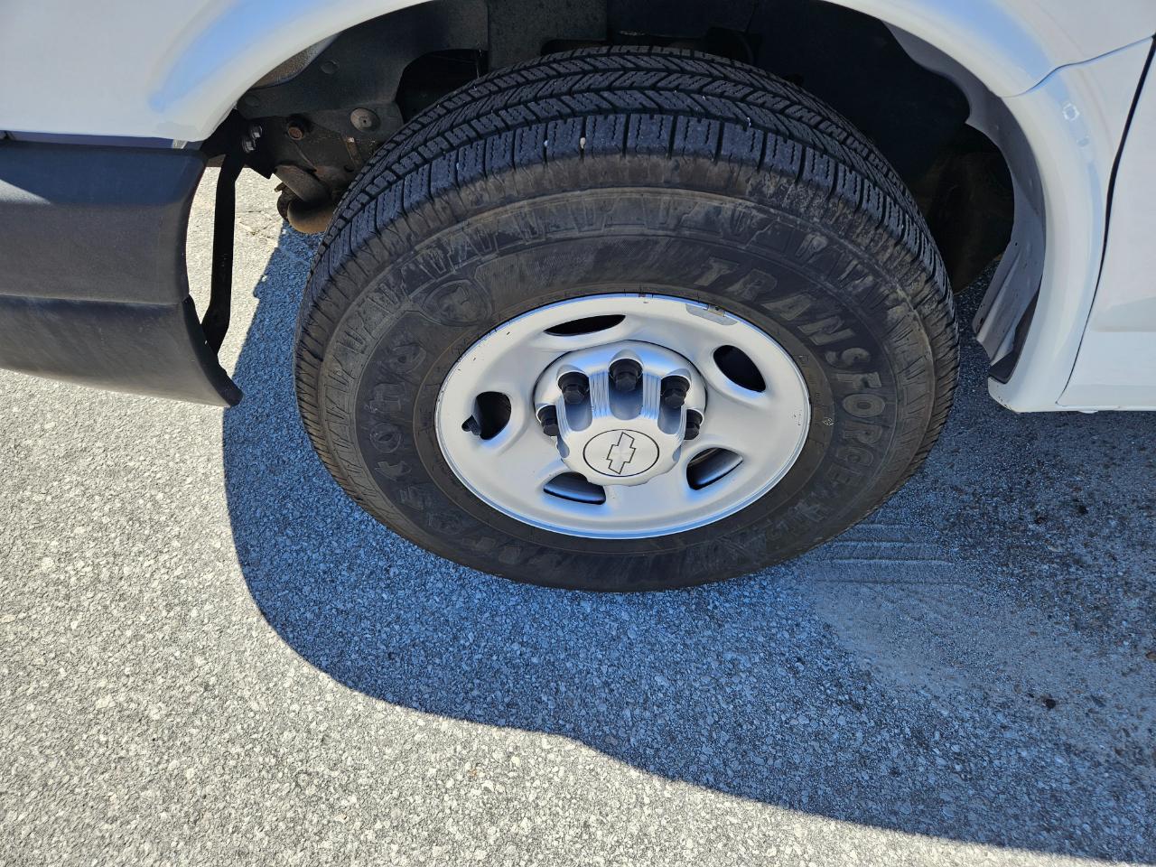 Chevrolet Express Cargo Van RWD 2500 135" 2015