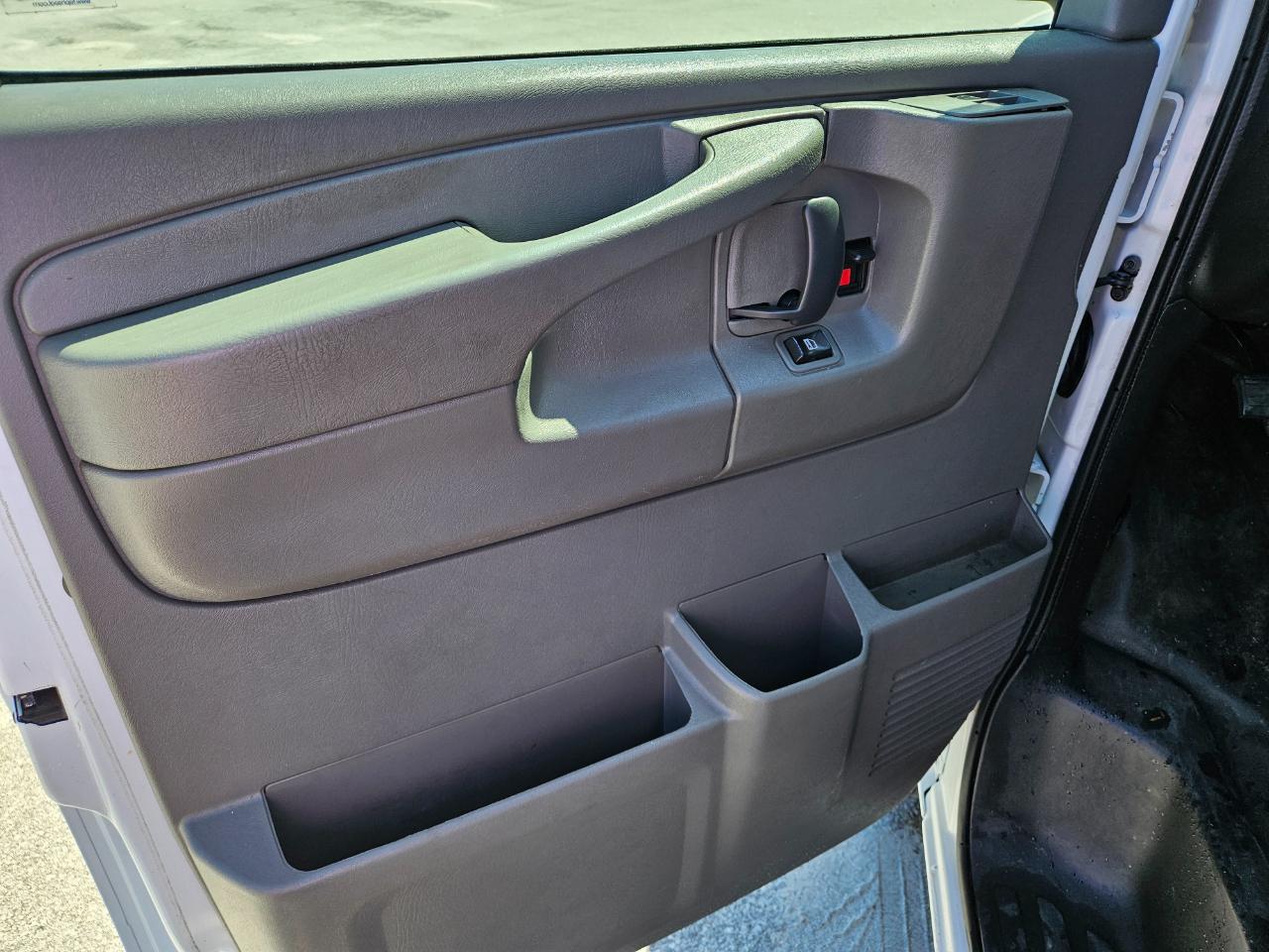 Chevrolet Express Cargo Van RWD 2500 135" 2015