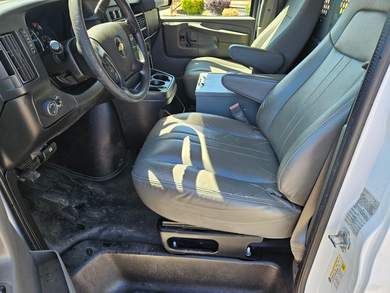Chevrolet Express Cargo Van RWD 2500 135" 2015
