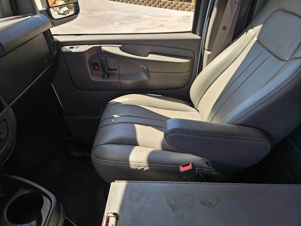 Chevrolet Express Cargo Van RWD 2500 135" 2015