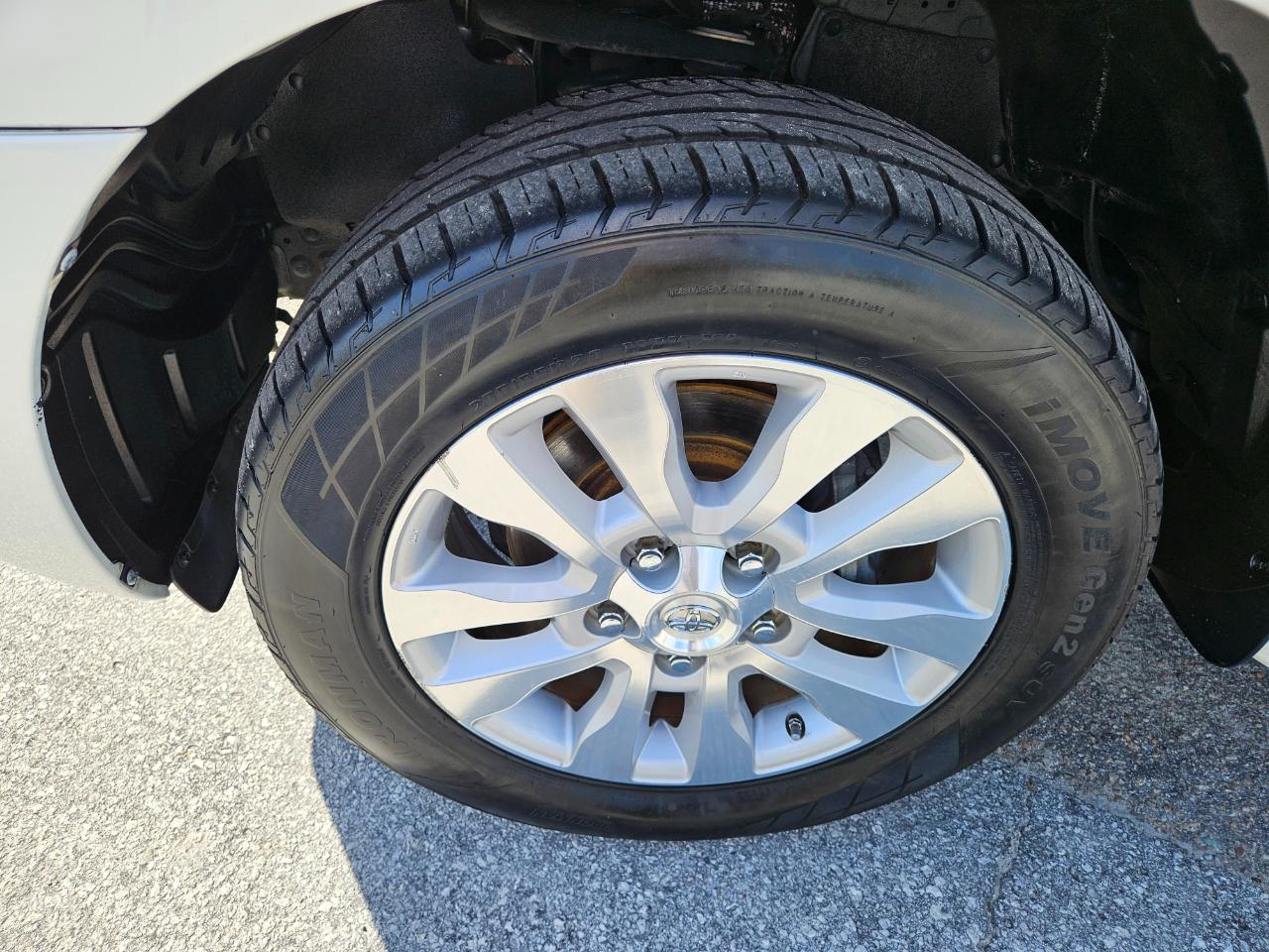 Toyota Sequoia Platinum RWD (Natl) 2017