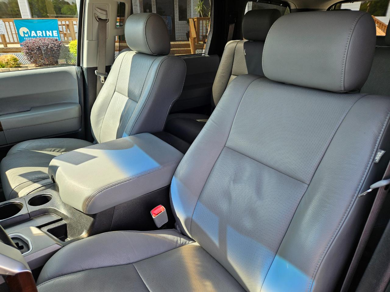 Toyota Sequoia Platinum RWD (Natl) 2017