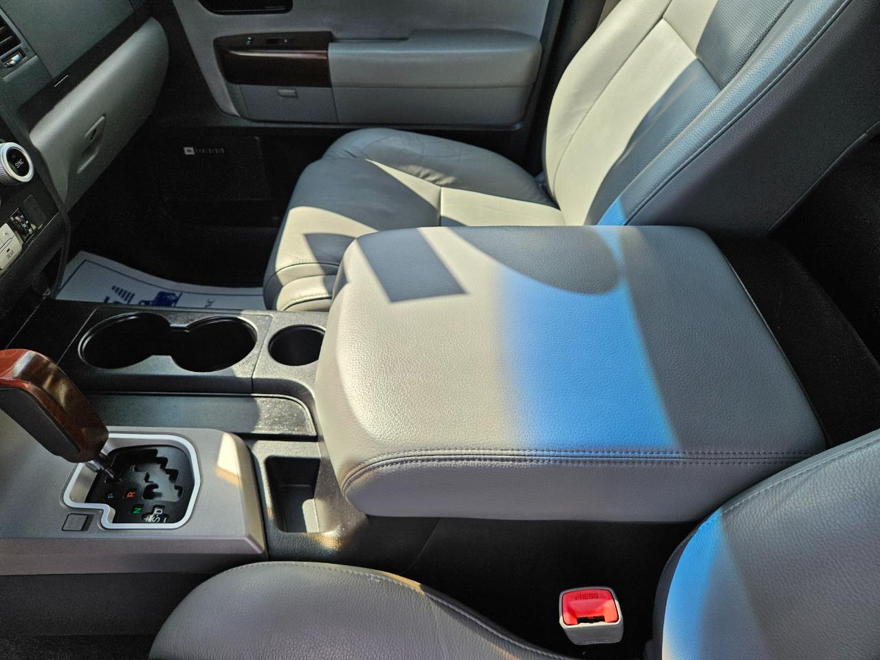 Toyota Sequoia Platinum RWD (Natl) 2017